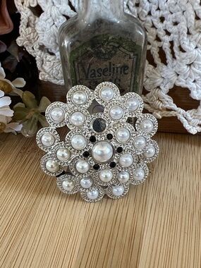 Vintage 1991 Kenilworth Faux Pearl Rhinestone Brooch